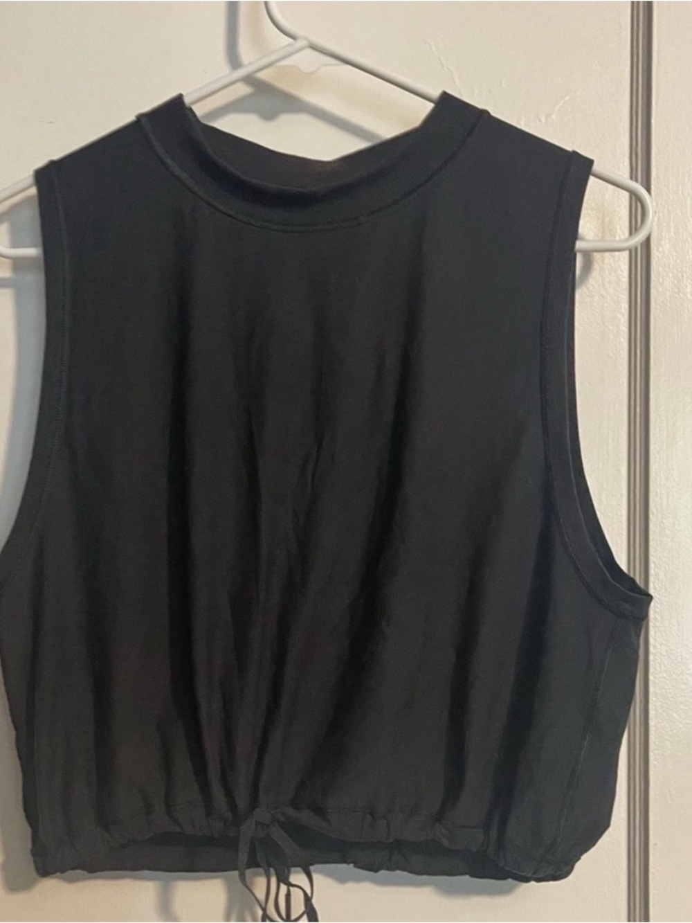 LULULEMON Drawstring Hem Crop Top - Black